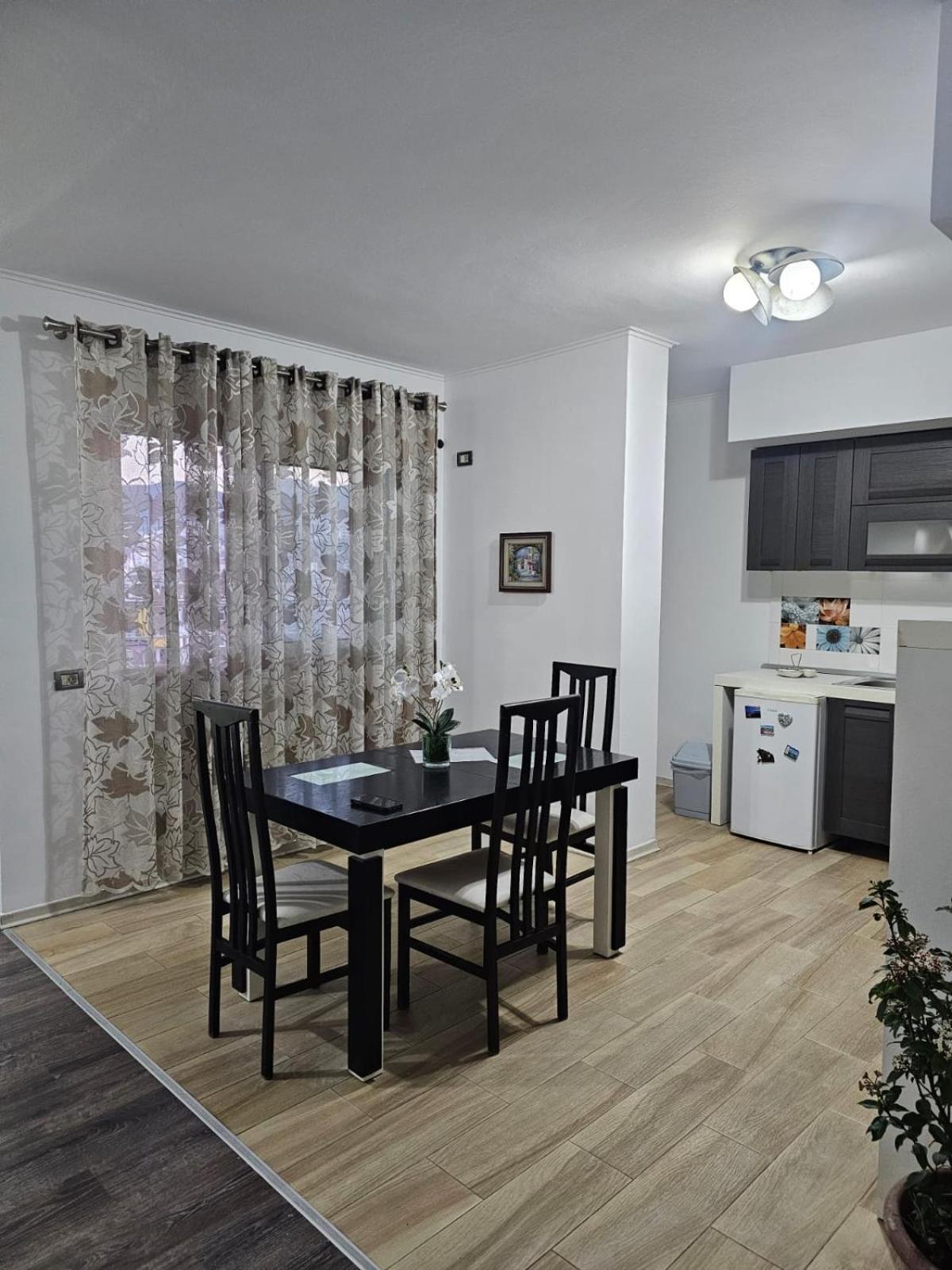 Main Apartment Тирана Екстериор снимка